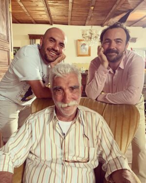 Giray Altınok Instagram - Babalar ve oğulları👨‍👦‍👦
@ferdisancar @cezmibaskin @trt 
#hanımağanıngelinleri