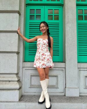 Gisele Chiam Instagram - 🌸🐚🌸
.
.
.
.
.
.
.

#GiseleChiam #詹欣萱 #giselechiamlookbook  #teenactress #teenperformer #todaysfit  #ootd #teenstyle #teenfit #flowerdress #lovetodressup #mediacollaborations
#brandcollaboration #teeninfluencer #outfitoftheday #stylistoutfit #tubedress #kneehighboots