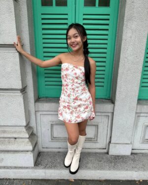 Gisele Chiam Instagram - 🌸🐚🌸
.
.
.
.
.
.
.

#GiseleChiam #詹欣萱 #giselechiamlookbook  #teenactress #teenperformer #todaysfit  #ootd #teenstyle #teenfit #flowerdress #lovetodressup #mediacollaborations
#brandcollaboration #teeninfluencer #outfitoftheday #stylistoutfit #tubedress #kneehighboots