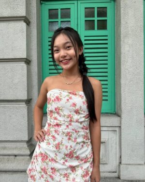 Gisele Chiam Instagram - 🌸🐚🌸
.
.
.
.
.
.
.

#GiseleChiam #詹欣萱 #giselechiamlookbook  #teenactress #teenperformer #todaysfit  #ootd #teenstyle #teenfit #flowerdress #lovetodressup #mediacollaborations
#brandcollaboration #teeninfluencer #outfitoftheday #stylistoutfit #tubedress #kneehighboots