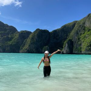 Gisele Chiam Instagram - what a thai-m to be alive in krabi!!🇹🇭🌊

i’ll miss the crystal clear waters and gorgeous mountains :(
•
•
•
•
#GiseleChiam #詹欣萱 #teenactress #teenperformer #teensinger #teeninfluencer #lifestyleinfluencer #beach #beachday #krabi #thailand #holiday #vacation #familyholiday #familybonding