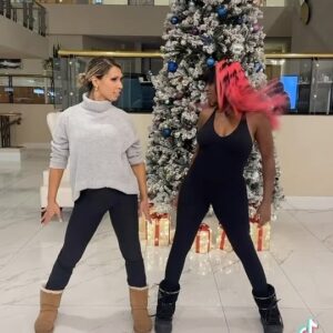 Gisele Mayordo Instagram - It was a late night but had to get this dance in. #QuintessentialGlow 💝🫰🏼🎄