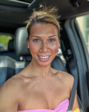 Gisele Mayordo Instagram - Today I want you to think about all that you are instead of all you are not. Happy Monday and Have a great day! 💙🩵