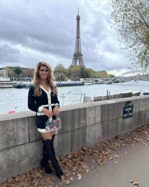 Gisele Mayordo Instagram - Bonjour Paris! Mon cœur t'appartient. 💝🫰🏼🇫🇷