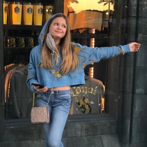Giselle Eisenberg Instagram - Last Day LA! See you again soon. ❤️❤️❤️ #hufflepuff