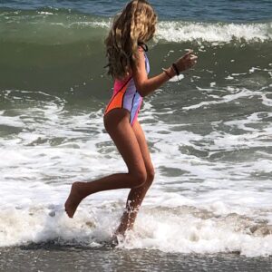 Giselle Eisenberg Instagram - East Coast Livin’ #goodbyesummer #schoolstartsnextweek #eighthgrade #summervibes #bodysurfing