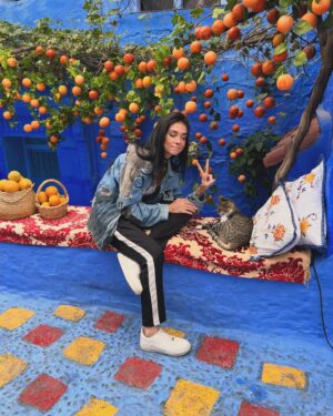 Giul Abreu Instagram - Vai que vocês não me reconhecem mais por aí? Um TBT cheio de azul e marrom em Chefchaouen (Marrocos 🇲🇦) com a minha rainha 👑 @euraiii 

#marocaine🇲🇦