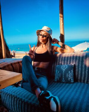 Giul Abreu Instagram - sol meio a meio ☀️🧡

📸: @euraiii 
#morocco #tetouancity #summer #africa