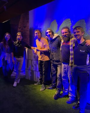 Giulia Bersani Instagram - Il finale di stagione di The Last of Us è alle porte… E per l’evento Now ha organizzato un escape room a tema davvero carino!
E li ringrazio davvero tanto per avermi dato la possibilità di provarlo assieme ai miei amici!
Molto carino, purtroppo molto breve, siamo riusciti ad uscire integri ma avrei voluto avere più tempo per le varie prove . Questo per dire quanto sia effettivamente stato carino!

Ora non posso che attendere con ansia l’ultimo episodio di quella che boh è diventata senza dubbio una delle mie serie preferite!
Non pensavo l’avrei mai detto dopo il terzo episodio… Ma ogni episodio è più bello del precedente… Ora non saprei manco dire quale tra quelli usciti sia il mio preferito, perché li ho trovati tutti incredibili…
Mi aspetto molto dall’ultimo, quindi mi metto comoda e aspetto domani!
Mi auguro che anche voi li stiate guardando perché in caso contrario vi state perdendo un vero capolavoro!
#thelastofus #questoènow #finaledistagione #escaperoom #tlou