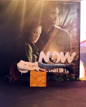 Giulia Bersani Instagram - Il finale di stagione di The Last of Us è alle porte… E per l’evento Now ha organizzato un escape room a tema davvero carino!
E li ringrazio davvero tanto per avermi dato la possibilità di provarlo assieme ai miei amici!
Molto carino, purtroppo molto breve, siamo riusciti ad uscire integri ma avrei voluto avere più tempo per le varie prove . Questo per dire quanto sia effettivamente stato carino!

Ora non posso che attendere con ansia l’ultimo episodio di quella che boh è diventata senza dubbio una delle mie serie preferite!
Non pensavo l’avrei mai detto dopo il terzo episodio… Ma ogni episodio è più bello del precedente… Ora non saprei manco dire quale tra quelli usciti sia il mio preferito, perché li ho trovati tutti incredibili…
Mi aspetto molto dall’ultimo, quindi mi metto comoda e aspetto domani!
Mi auguro che anche voi li stiate guardando perché in caso contrario vi state perdendo un vero capolavoro!
#thelastofus #questoènow #finaledistagione #escaperoom #tlou