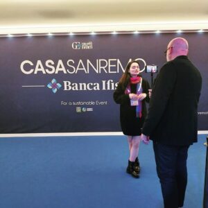 Giulia Ottonello Instagram - Giornate intense quelle passate a #Sanremo , correndo avanti indietro per le strade principali della città che in questa super settimana si trasforma nella “capitale” della musica italiana. Grazie 🙏 
Grazie per aver potuto cantare a @casasanremolivebox @casasanremo , grazie a tutte le persone che ho incontrato e con cui c’è stato uno scambio, anche se breve, mi sento più ricca. Grazie a tutti i giornalisti, a tutte le radio, a tutti quelli che hanno condiviso la mia musica e parlato del mio percorso artistico. Grazie a te @iva.stjepanovic che sei veramente cazzutissima ed instancabile, grazie @sorrymom.it @benextmusic.it @marcobiondi55 @lukebernardoni , grazie a @forzafra e @voloaltissimo_real per aver condiviso un po’ di strada insieme. Grazie a @francescoarpino e @proddk , eravate sempre con me. Super grazie a tutti quelli che mi seguono ancora dopo vent’anni e che come me non mollano mai, tolti i momenti in cui si esagera con i legumi…solo amore🙏✨✨✨💖