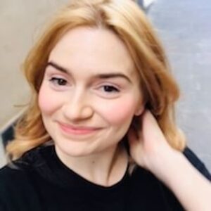 Giulia Ottonello Instagram - Ciaoooo! Sì! Mi sono fatta bionda 💛, grazie alle sapienti mani di Nevila ed il suo adorabile @ilsuonodeicapelli ✨
E nel salutarti ti scrivo un breve recap dei prossimi appuntamenti:

 >domani sabato 29 giugno sarò ospite durante una serata super emozionante di tributo al grande Mango. Le sue meravigliose canzoni, “Note D’Autore” ✨🎶✨a Roma zona Eur al Parco del Ninfeo @arearomaofficial @danielepalano @nicola.gargaglia @ludovicamannoni 

>Il 3 e 4 luglio terrò dei laboratori vocali all’interno del Campus organizzato dall’Accademia Toscana di Firenze @mta_musicaltimesacademy  e per chi fosse interessat✨nel sito si trovano tutte le info: www.musicaltimes.it 

>E venerdì 12 luglio sera, ci sarà una nuova bellissima serata tutta Disney con @disneiamo ✨ a Finalborgo nella mia Liguria! 

Periodo ricco di nuovi impegni di cui sono grata e che affronto a braccetto con la mia cara amica ansia, con cui prima o poi spero di far pace 😂 Tanto Love 💖✨✨✨