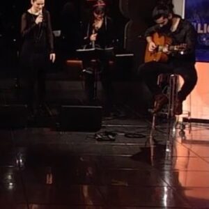 Giulia Ottonello Instagram - Ciaooo, condivido questo video estrapolato dalla puntata di #LiguriaAncheu su @primocanale.it Ringrazio @vladitrilli e la sua allegra squadra per avermi invitata. Questa è l’esibizione di #DiscoRotto , affiancata dal super @simoneamodeo.guitar  alla chitarra. 
Hai presente quando dicono soltanto cose buone senza dare un disegno alle parole?