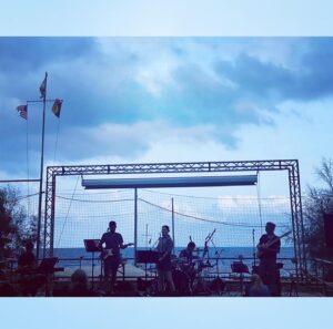 Giulia Ottonello Instagram - Che bella serata ieri sera a #Spotorno ,grazie al progetto #TelefonoDonna partito proprio ieri sera con questo concerto #live20 
Grazie al meteo che ha gentilmente aspettato fino ad oggi per farci capire che probabilmente l’estate sta finendo. Grazie a tutte le persone presenti che hanno scelto di passare una serata con me e con i super musicisti @fnegripianist alla tastiera, @nicola_bruno_music al basso, @andreakala_guitar alla chitarra e @giankadrums  alla batteria. Era molto tempo che non facevo un mio concerto, gli ultimi anni sono stati anni intensi, anni particolari e difficili, ma in questa nuova fase della mia vita, in questa ripartenza generale, spero che questo concerto sia il primo di una lunga serie, dobbiamo festeggiare tutti insieme ✨✨✨💛
