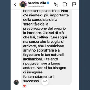 Giulia Ottonello Instagram - Signora Sandra, dolcissima e luminosissima anima, grazie davvero per tutto, ti abbraccio forte e sono sicura che la tua luce resterà sempre intensa e forte. Grazie per tutto, anche quando, leggendo un mio post dove raccontavo di momenti bui e di grande sconforto, Tu, dal nulla, hai deciso di scrivermi. Grazie Sandra 🙏💖✨✨✨