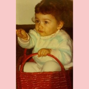 Giulia Ottonello Instagram - Ogni compleanno che arriva, mi sento grata e mi chiedo puntualmente se quella pupetta oggi sarebbe felice e soddisfatta di come stanno andando le cose, di come la sto facendo crescere…spero tanto di sì 🙏
Oggi sono 39!
#happybirthdaytome 🤗
#Gratitudine
#buoncompleannoame 
#piccoleleoncinecrescono🦁