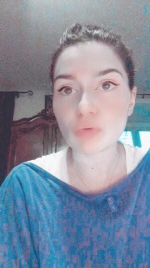 Giulia Ottonello Instagram - Lo so, io sono una cantante un poco attrice 🙂, lo so che sui miei social parlo soprattutto del mio percorso artistico ma anche io ho dei principi morali e ci sono questioni importanti che mi toccano molto profondamente e chi mi segue di più e segue le mie storie lo sa. Quello che è successo ieri nel rifugio @progettocuoriliberi_odv  è gravissimo ed ingiustificabile, lo Stato deve rispondere di quel che ha scelto di fare.
La violenza e la morte non sono mai la scelta giusta 
@animalequalityitalia 
@essereanimali 
@lav_italia 
@retedeisantuari_official