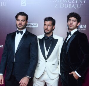 Giulio Berruti Instagram - Girls to buy is out ! Thanks guys,hell of a journey! 🍀 @emil @dodaqueen @mariasadowska @andreapreti88 @i.acopo @paulina.galazka