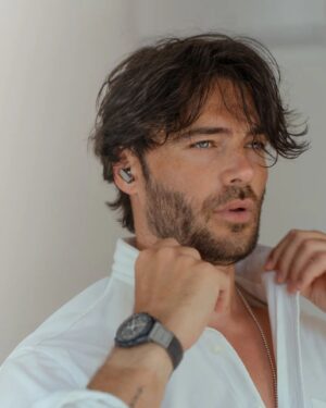 Giulio Berruti Instagram - Suono incredibile, batteria infinita, peso piuma e design da urlo! Queste dovete provarle assolutamente!! 
Date un occhiata sul link sotto per scoprirne le mille funzioni! 
@huaweimobileit #freebudspro2  #adv

 http://bitly.ws/sPZZ
 @_andrearuffini_ 📸  editone.factory 🎬