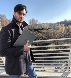 Giulio Berruti Instagram - Sempre on the go con il nuovo #HuaweiMateBook14s!  Veloce, sottile e multitasking grazie al suo processore EVO di undicesima generazione Intel Core Serie H che ti permette di svolgere anche le più complesse sessioni di lavoro con il 20% di velocità in più.  #adv @huaweimobileit #HUAWEIMateBook14s 💣