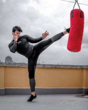 Giulio Berruti Instagram - Wanna be like Bruce Lee? Go get your #huaweiwatchgt2pro and lets train togheter! Hundreds of fitness programs and a super battery will make you fit and cool. My super discount is available till the 30th of jennuary! Get yours now!  @huaweimobileit
#huaweiwatchgt2pro #adv @tdmg_official
@renydeb📸
 Go check my stories!