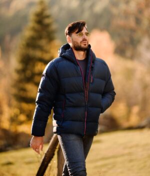 Giulio Berruti Instagram - La bellezza della natura mi stupisce ogni volta e mi spinge ad andare sempre oltre. 
Scoprire nuovi luoghi, esplorare diversi punti di vista, viverla a pieno! 
@pyrenex_officiel #pyrenex #adv