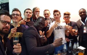 Giuseppe Greco Instagram - Ragazzi sta girando un video in cui io vengo portato via dalla sicurezza con le mani dietro la schiena e la gente pensa io sia stato arrestato😅 Voglio solo comunicarvi che mi stavano portando al bagno. Io e i ragazzi ci stiamo schiantando dalle risate leggendo i vostri messaggi del tipo "Vegas ma sei stato arrestato?" Vi voglio bene ma non vi preoccupate. La sicurezza ci conosce bene e in questa edizione sono stati molto bravi e alla fine della fiera dopo aver firmato e fatto foto fino alle 20:00 abbiamo anche brindato tutti insieme. 💙 Grazie per tutto l'affetto ci vediamo in giro per l'Italia!
#matesyt #matesitalia @vegasyt @matesyt