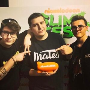 Giuseppe Greco Instagram - Sul canale è uscito un nuovo video!Ho comprato due animali a @stefanolepri e @surrealpower finalmente in quella casa ci saranno anche due donnine XD!!!
Inoltre vi volevo ringraziare per averci fatto vincere i Kids Choice Awards senza di voi I @matesyt forse non sarebbero mai nati...
E logicamente state vicino ad @lookatsascha che così guarisce più velocemente e torna a spaccare i piatti per voi!!!
#matesyt #matesitalia 
Su @matescollection presto il nuovo abbigliamento!!! 💙