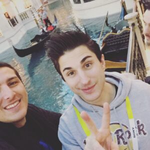 Giuseppe Greco Instagram - Un giro in gondola a Las Vegas wtf? 😀#matesyt #matesitalia @vegasyt @lookatsascha @surrealpower @stefanolepri @matesyt