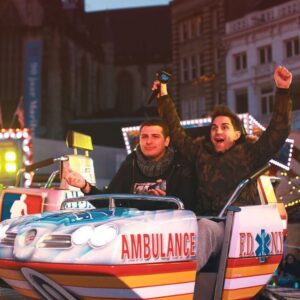 Giuseppe Greco Instagram - @lookatsascha è felice perchè l'ho portato sulle giostre.Inoltre è uscito un nuovo video sul canale correte a guardarlo! 
Ora noi siamo in treno direzione Roma ci vediamo in piazza cola di Rienzo alle 17:00 #matesyt #matesitalia #veriamicimates @vegasyt @matesyt
Ph: @tlaurini