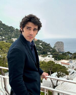 Giuseppe Maggio Instagram - A weekend in Capri with @loropiana
#loropiana #tregolfi #tregolfisailingweek