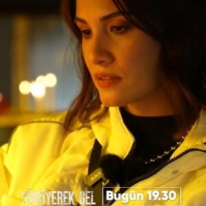 Gizem Soysaldı Instagram - Yürüyerek Gel birinci bölüm Kurtuluş'tayız.💜 Bu şahane rotada bana oyuncu arkadaşım Bora Cengiz eşlik ediyor.✨ @tivibu @tivilife @booracengiz 
#gizemermansoysaldi #yürüyerekgel @ozgulapace @caglaturgayofficial @senaugraskan @ph7entertainment @beyza_eraydin @burcubulutcan @dogukandeveci @b.tanrikulu @karabey @serknsgr @demirtasoguzhan @tolgailikk @ugrcncnky @dorukkakiz @mervekusmenoglu @mesut.ozuzun @makeup_aysealtunyildiz @neslihankapansahinn @rukiye_yildirim_makeup @kulturbavulu_ist