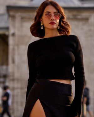 Gizem Soysaldı Instagram - Photographer: @eraykiray Studio: @gettostudio Styling: @laprendapr Hair&Make up: @mesut.ozuzun 💜🦋😎#gizemermansoysaldı #gizemermansoysaldi #photography