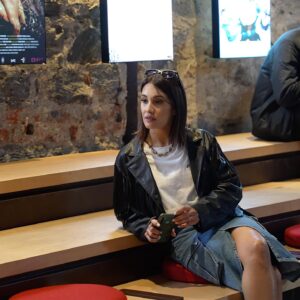 Gizem Soysaldı Instagram - Yürüyerek Gel 1.sezon Tivibu Tivilife’da🦋 Tivibu Go uygulamasını telefonunuza indirerek bölümleri zamansız olarak seyredebilirsiniz. 13 bölüm 13 farklı semt 13 farklı rota🦚 #yürüyerekgel