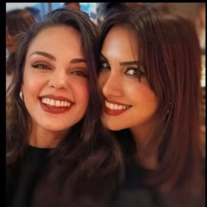 Gizem Soysaldı Instagram - Şahane bir geceye ev sahipliği yapanlar @zeynepatakan @cansubel @loonybinsblog @fer.etkilesim @istanbulmodern @restoranmodern_  ve geceyi güzelleştiren @gulsahbuktur 💜