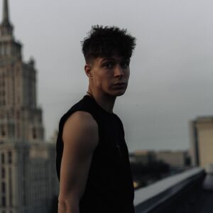 Gleb Kalyuzhny Instagram - рассветы и закаты 🌅✨

prod: @maxafotaet @marriatv_ 
ph: @melnikovashyra 
st: @marisolstylist 
asist: @the_abramovvlad