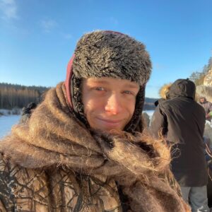 Gleb Kalyuzhny Instagram - с международным днём кино коллеги!!!

в этом году я отмечаю юбилей - 10 лет в кадре 🎬