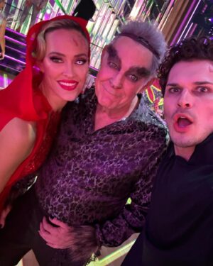 Gleb Savchenko Instagram - What a fantastic night on @dancingwiththestars 
A big shoutout to Emma and Mauricio for their incredible performance this season. Mauricio, your improvement has been amazing – you’re probably the most improved non-dancer celebrity who absolutely killed it this season. 

To all the remaining couples, I’m sending you all my best wishes and good luck. Each and every one of you is incredible. This is definitely one of my favorite nights on ‘Dancing with the Stars’ – I had a total blast. Much love to everyone! 💃🕺🌟