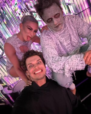 Gleb Savchenko Instagram - What a fantastic night on @dancingwiththestars 
A big shoutout to Emma and Mauricio for their incredible performance this season. Mauricio, your improvement has been amazing – you’re probably the most improved non-dancer celebrity who absolutely killed it this season. 

To all the remaining couples, I’m sending you all my best wishes and good luck. Each and every one of you is incredible. This is definitely one of my favorite nights on ‘Dancing with the Stars’ – I had a total blast. Much love to everyone! 💃🕺🌟