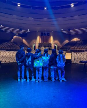 Glee Dango Instagram - I will forever be grateful for this group. 💗 Over these last few months touring with these incredible people, it has been so much fun, memories have been made and laughs will play over and over in my mind. These people are some of the most talented, professional, outgoing people I know and I’m so glad we got to do this incredible tour together. I’ll always remember this experience 💗🤍✨

“Beautiful things” our new single out now!! @minipopkids @emilywatt_official @idrees_noah @paxton.nair @bellamagbag_official @kaitlynkwok_official @karlibitme @leah.totten @pmichaelbradley 

#goodvibestour #minipopkids #minipopkidslive #gleedango #loveyall #💗 #love #sincerelywithlovemikeross