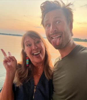 Glen Powell Instagram - HAPPY MAMA’S DAY!!!!

Sending love to all the mothers out there and hugs to those who are hurting today. 

@cyndyatx @laurenpowellwhatton