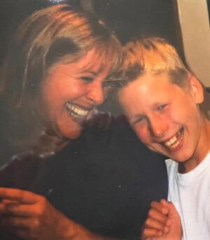 Glen Powell Instagram - HAPPY MAMA’S DAY!!!!

Sending love to all the mothers out there and hugs to those who are hurting today. 

@cyndyatx @laurenpowellwhatton