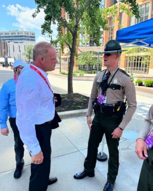 Glenn Jacobs Instagram - Ran into some @tnhighwaypatrol in Milwaukee today. Thank you all for what you do!