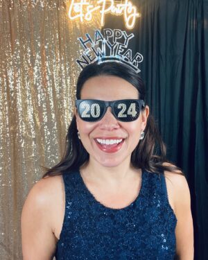 Gloria Garayua Instagram - Happy New Year 2024! 😘 Thanks @shermymakeup and @emstrellz for a great night!