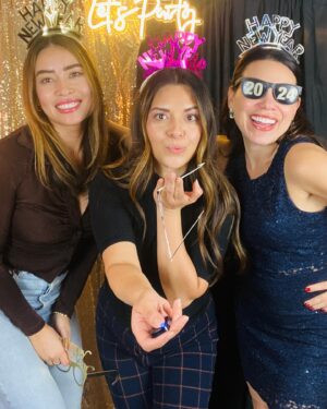 Gloria Garayua Instagram - Happy New Year 2024! 😘 Thanks @shermymakeup and @emstrellz for a great night!