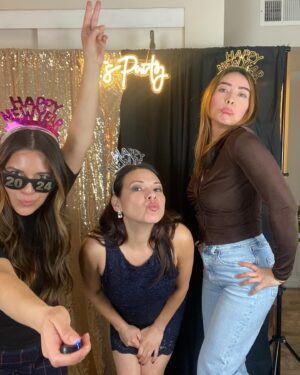 Gloria Garayua Instagram - Happy New Year 2024! 😘 Thanks @shermymakeup and @emstrellz for a great night!