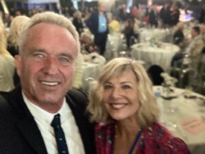 Glynis Barber Instagram - I feel hugely privileged to have met and heard @robertfkennedyjr talk last night. He speaks with integrity, wisdom and compassion. A rare thing indeed these days in politics. 
#presidential #election2024🇺🇸 #rfkjr