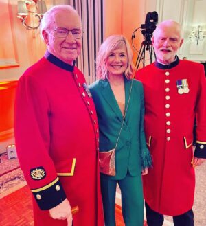 Glynis Barber Instagram - Making new friends and hanging with old ones at @backontrackcharity ball. 
@dr.aamerkhan @karasmith11 @djmunro #chelseapensioners #veterans #dancingwithheroes