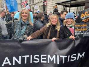 Glynis Barber Instagram - On the streets today calling for a stop to antisemitism with a crowd 100,0000 strong. 
Peaceful and filled with nothing but good will. @barereality #allisonpearson #theoctoberdeclaration