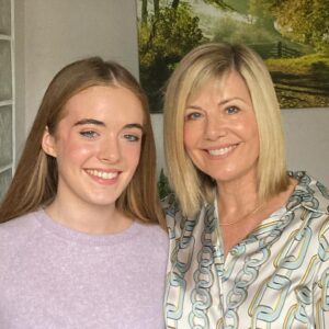 Glynis Barber Instagram - What an absolute pleasure it was to work with @erinpalmer.official. An absolute pro, a talented actress and amazing singer. 

Loved also talking fashion, makeup and books with her!
Sending Erin so much luck and love on all her life adventures as she leaves @hollyoaksofficial after spending a good part of her childhood there. #hollyoaks #newadventures #actorslife